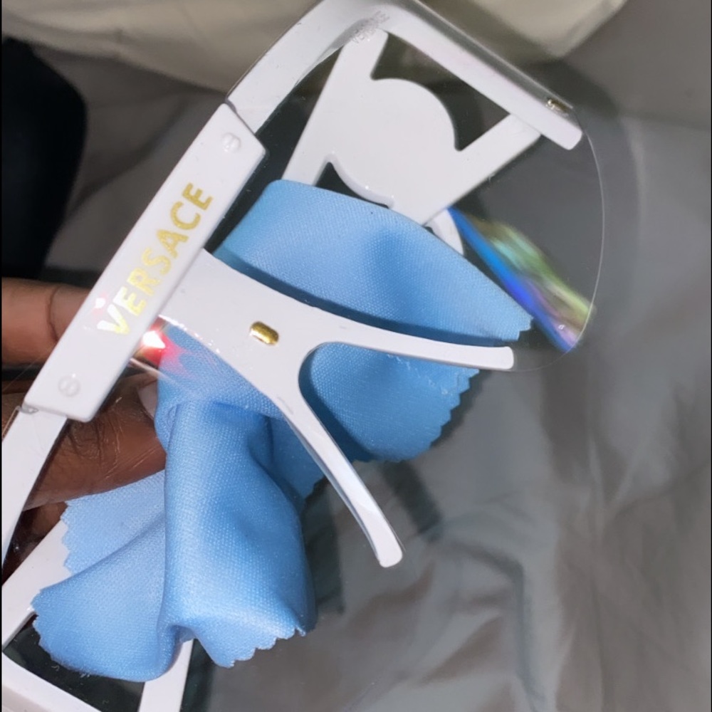 OVERSIZED VERSACE SUN GLASSES…
